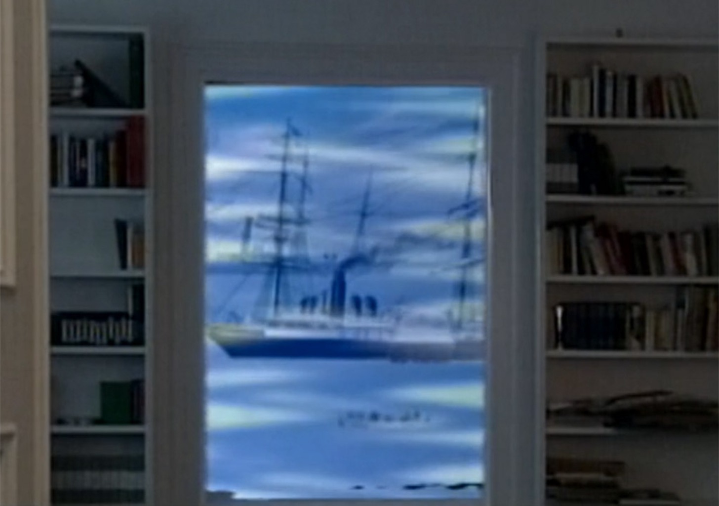 Japanische Mädchen am Hafen