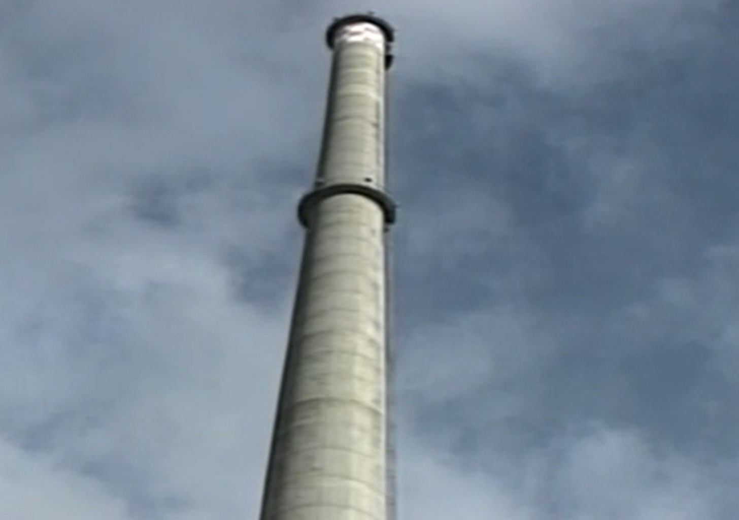 Die Sprengung des höchsten Turms von Halberstadt