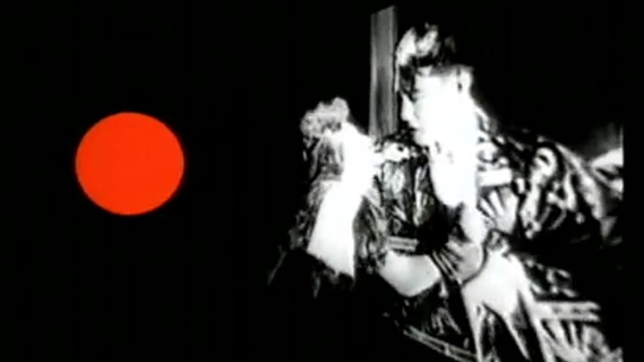 Ein Japaner rächt sich an einer Amerikanerin, ...