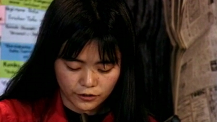 Roher Fisch und Rinderzunge im Telefongespräch