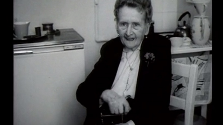 Frau Blackburn wird gefilmt (sous-titrée)