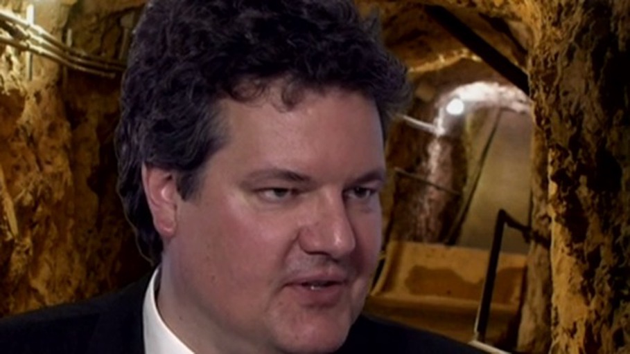 Es ist noch Winter, als der Angriff beginnt