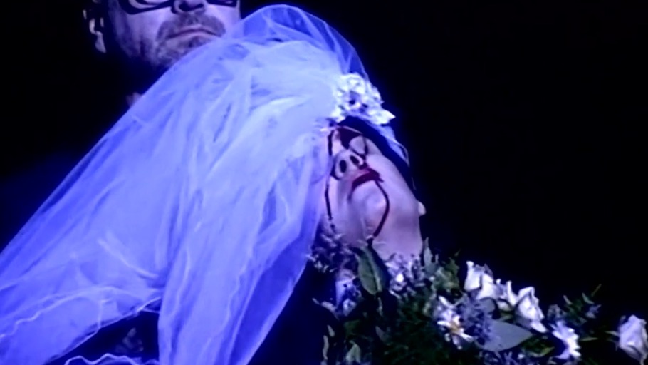 Eine Liebesinsel umgeben von Krieg