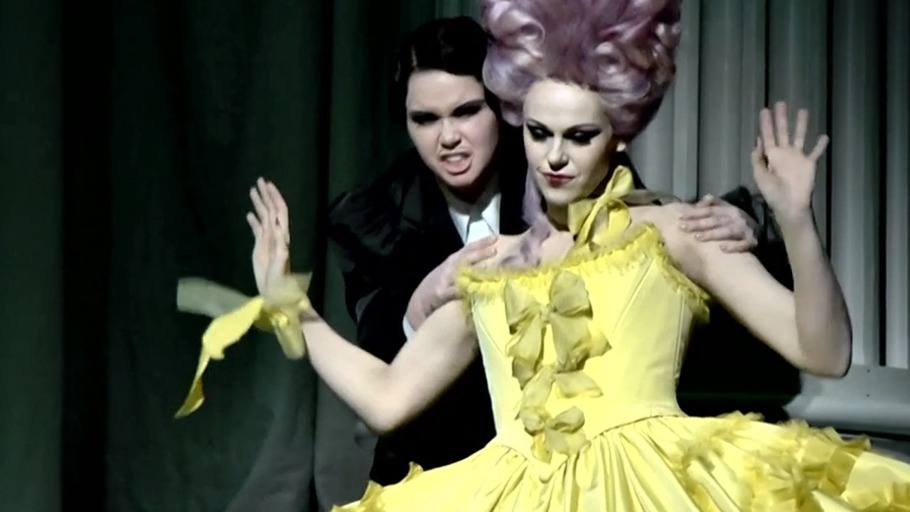 Ein Unglücksrabe zwischen allen Fronten