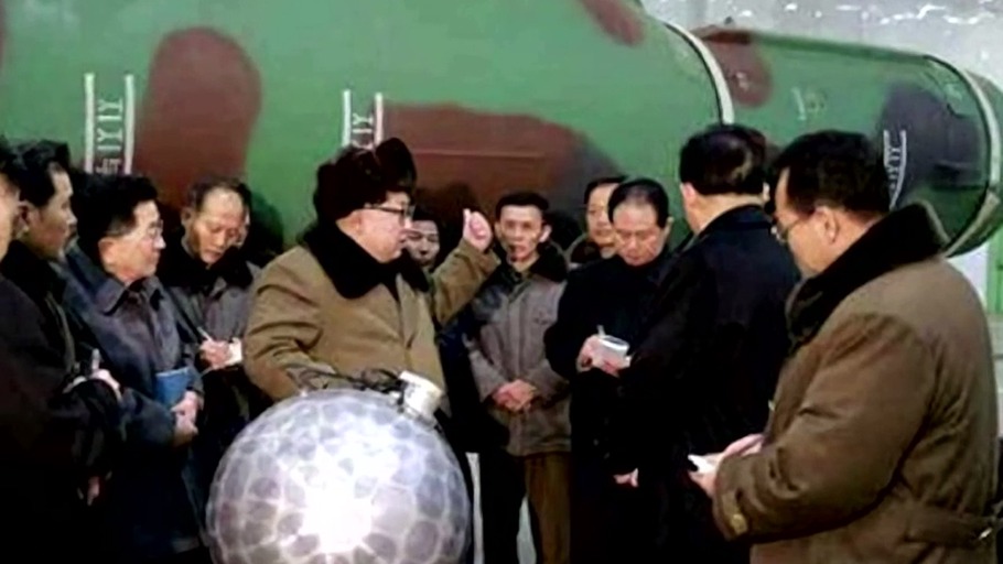 Ein Dämon namens Atomare Gewalt wacht wieder auf