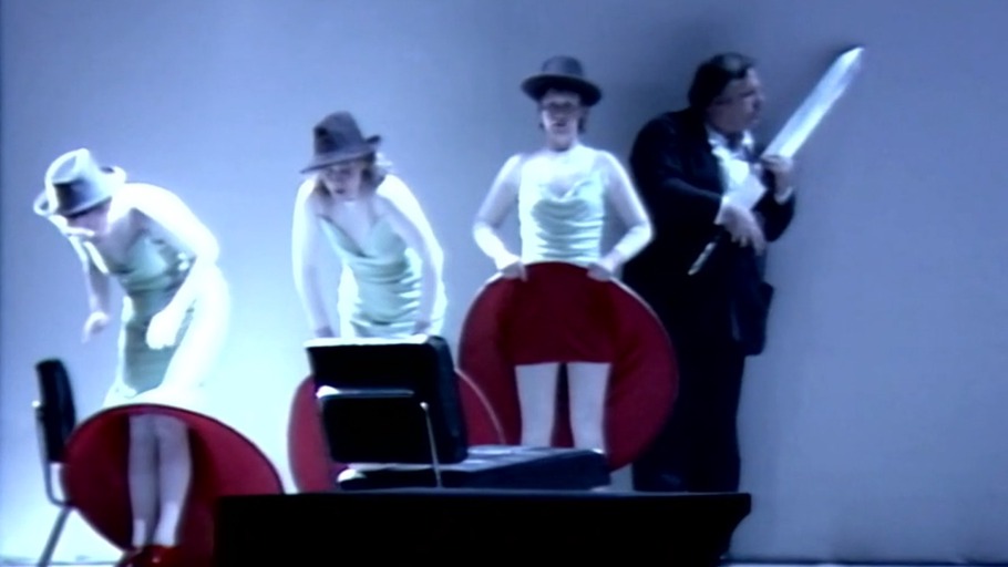 "Der junge Mann und die Wassermädchen --"