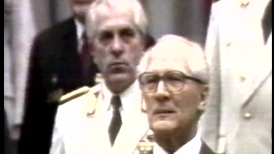 "Der Staat stirbt, aber er ergibt sich nicht --"