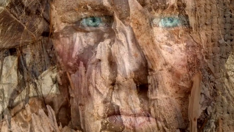 Dunkle Haut, blaue Augen