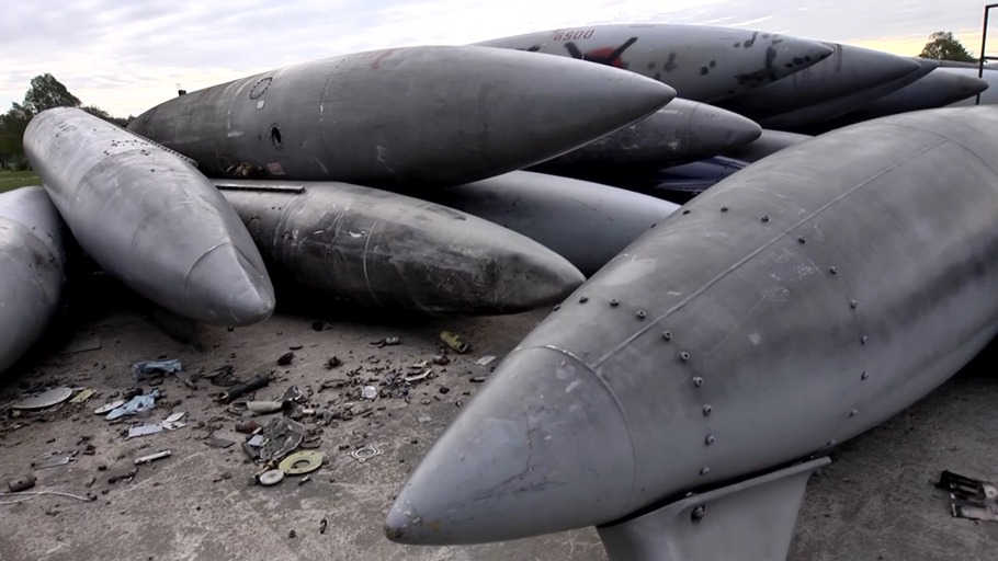 "Bombenschrott und Stahltartar"