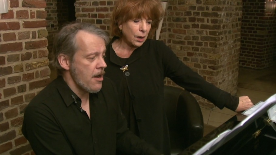 Hannelore Hoger & Sir Henry am Klavier